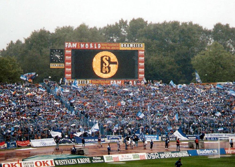 Parkstadion Gelsenkirchen während der Partie FC Schalke 04 gegen 1. FC Nürnberg am 12. September 1998