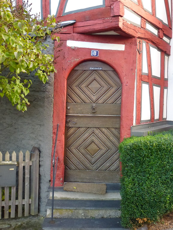 Küsterhaus am Martinsberg 3 in Oberwesel (2016): Die Eingangstür des Wohnhauses.