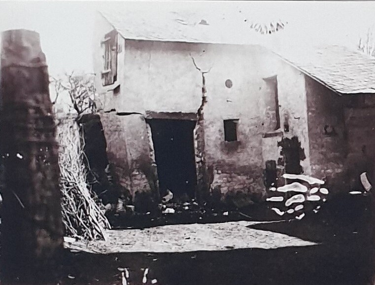 Beim Erdrutsch vom Rübenacher Berg zerstörtes Gebäude "P. Ludwigs Thonwerke" (26.03.1906).