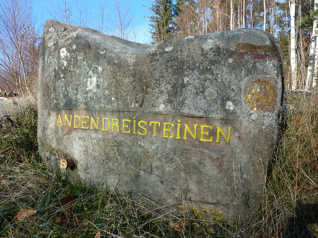 Ritterstein Nr. 85 "An den drei Steinen" nordöstlich vom Eckkopf (2013)