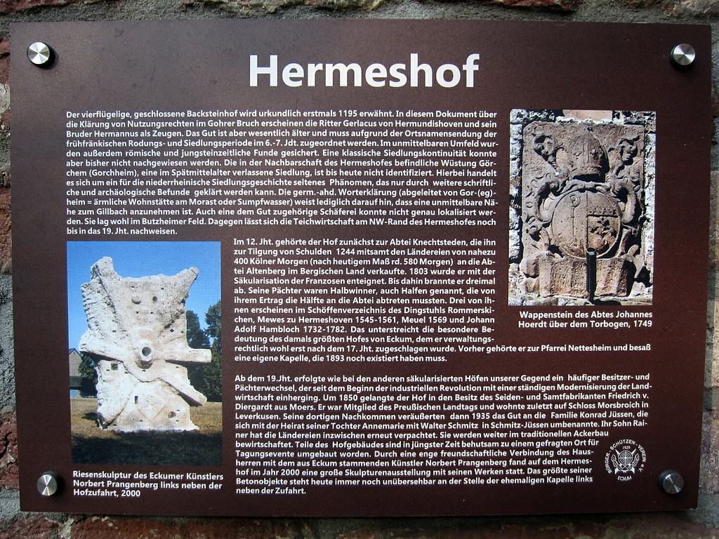 Informatiobstafel zum Hermeshof am Eingangstorbogen des Hermeshofes (2014)