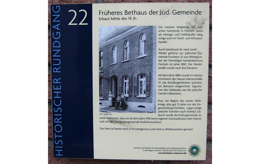Hinweis- und Informationstafel der "Bürger-Schützen-Gesellschaft 1451 Fischeln e.V." neben dem Hauseingang des Hauses in der Marienstraße 37 in Krefeld-Fischeln (2014).