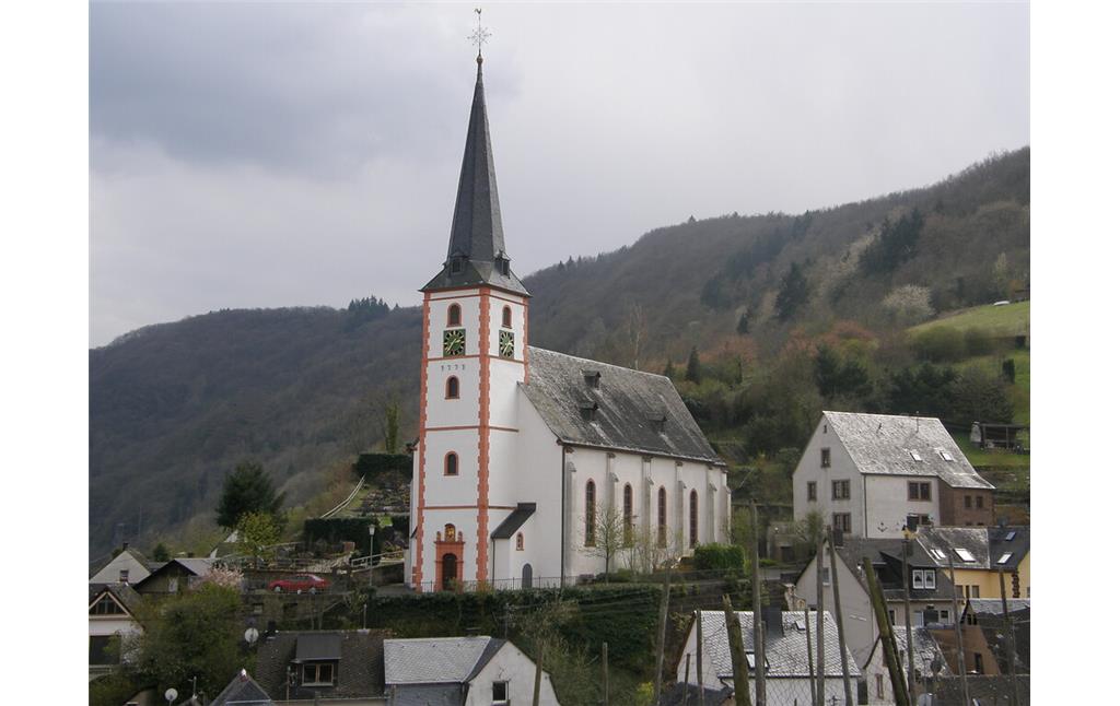 Ansicht der Briedeler Pfarrkirche Sankt Martin aus nördlicher Richtung (2021)