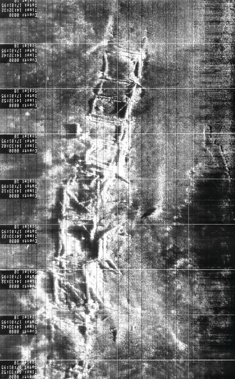 Das Side-Scan Sonar zeigt die Unterwasserstruktur des Seesperrwerks.