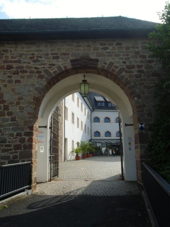 Eingang zur Burganlage (2021)