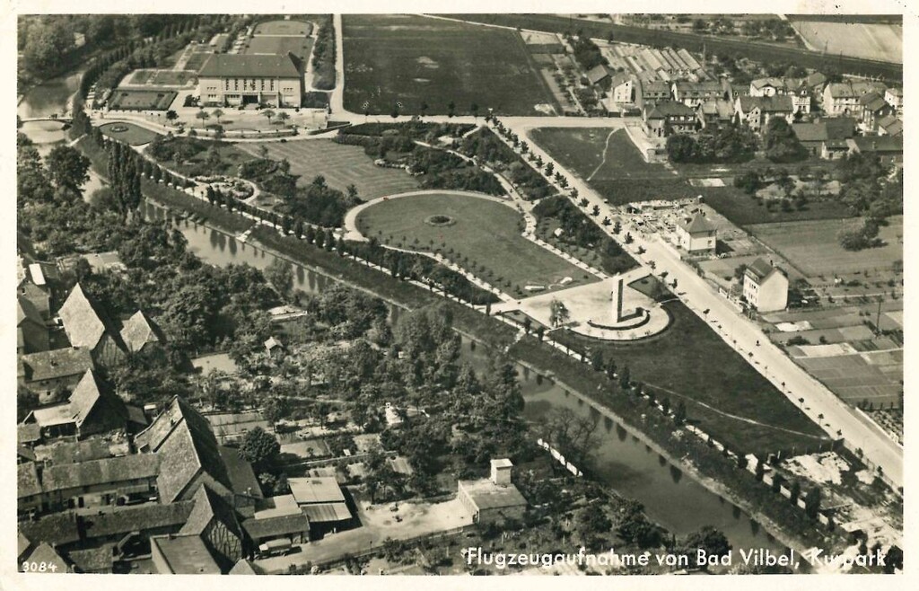 Luftbild des neu enstandenen Kurparks von Bad Vilbel (1936)