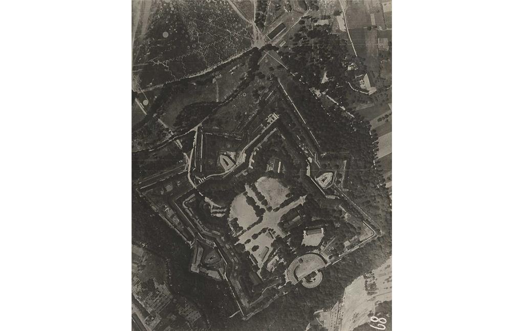 Amerikanisches Luftbild Koblenzer Verteidigungsanlagen Feste Franz und Bubenheimer Flesche (6. April 1921).