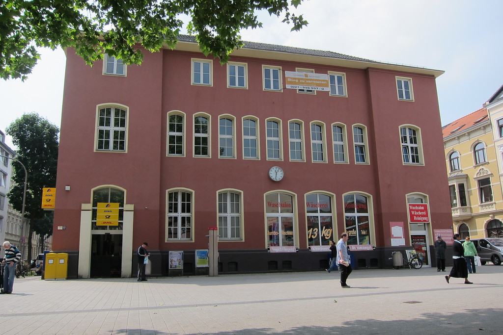 Vorderansicht des Kalker Postamtes in der Kalker Hauptstraße (2013)