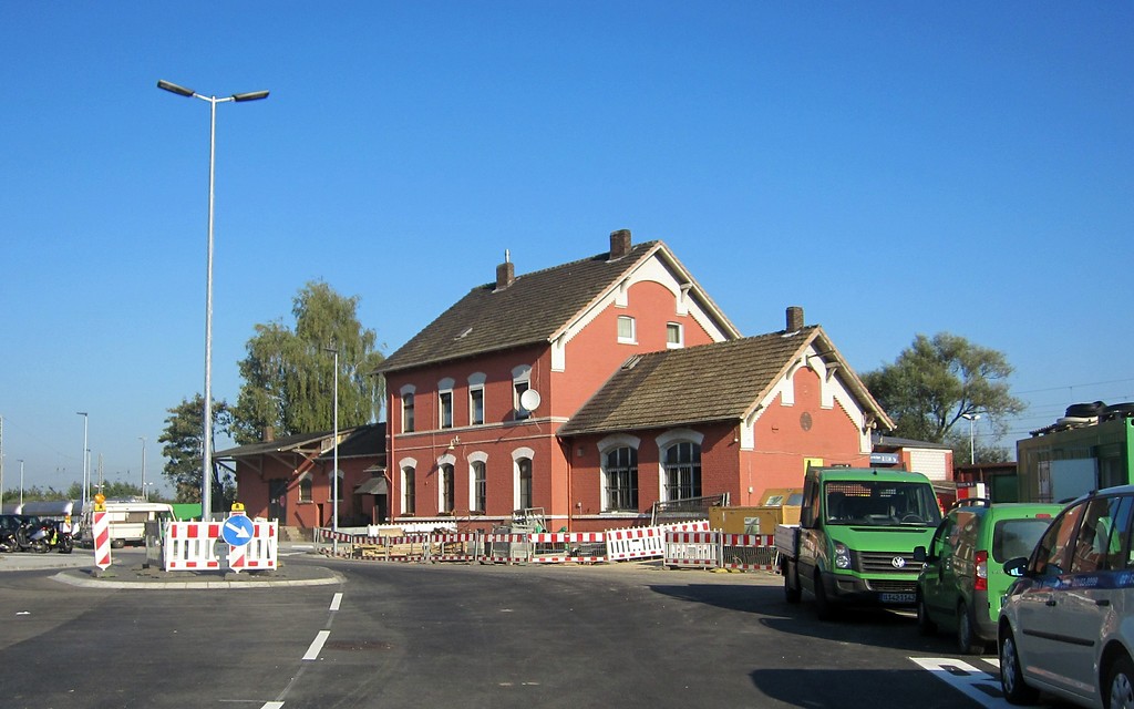 Der Bahnhof in Rommerskirchen-Eckum (2014).