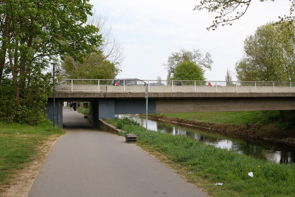Die Straßenbrücke der Landesstraße 3008 in Bad Vilbel (2020)