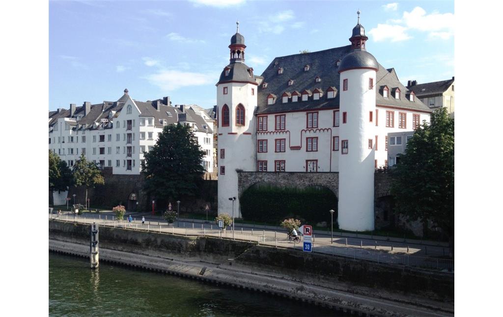 Die am Moselufer gelegene Alte Burg in Koblenz (2013)