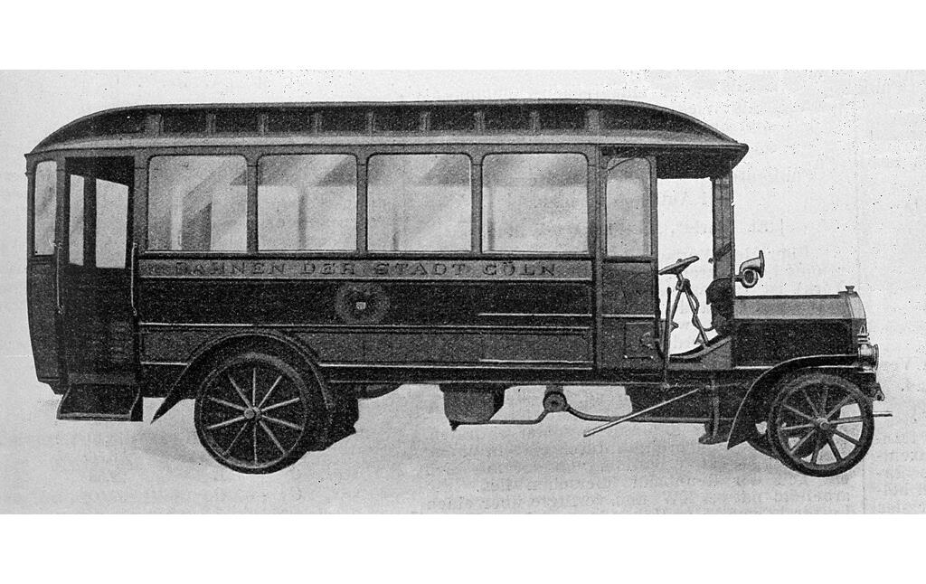 Der bei der "Ernst Heinrich Geist Elektrizitäts AG" in Köln-Zollstock gefertigte Omnibus mit Hybrid-Antrieb (Benzin- und Elektroantrieb) für die am 20. Dezember 1907 eröffnete erste Autobuslinie der Bahnen der Stadt Köln. Abbildung aus "Allgemeine Automobil-Zeitung", 1908.