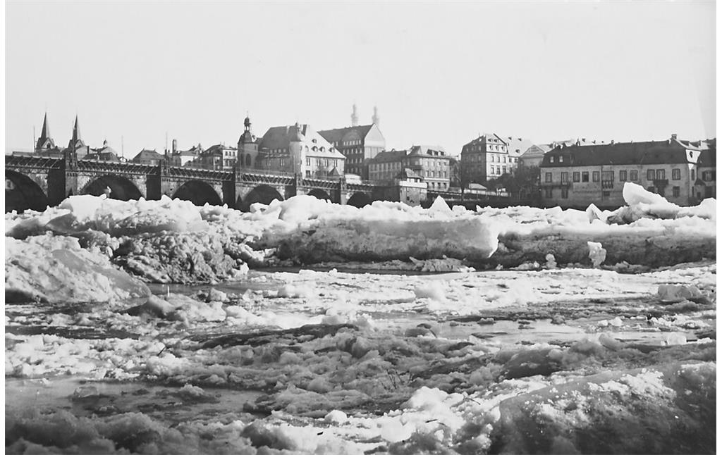 Historische Fotografie vom Eisgang auf der Mosel bei Koblenz (1929)