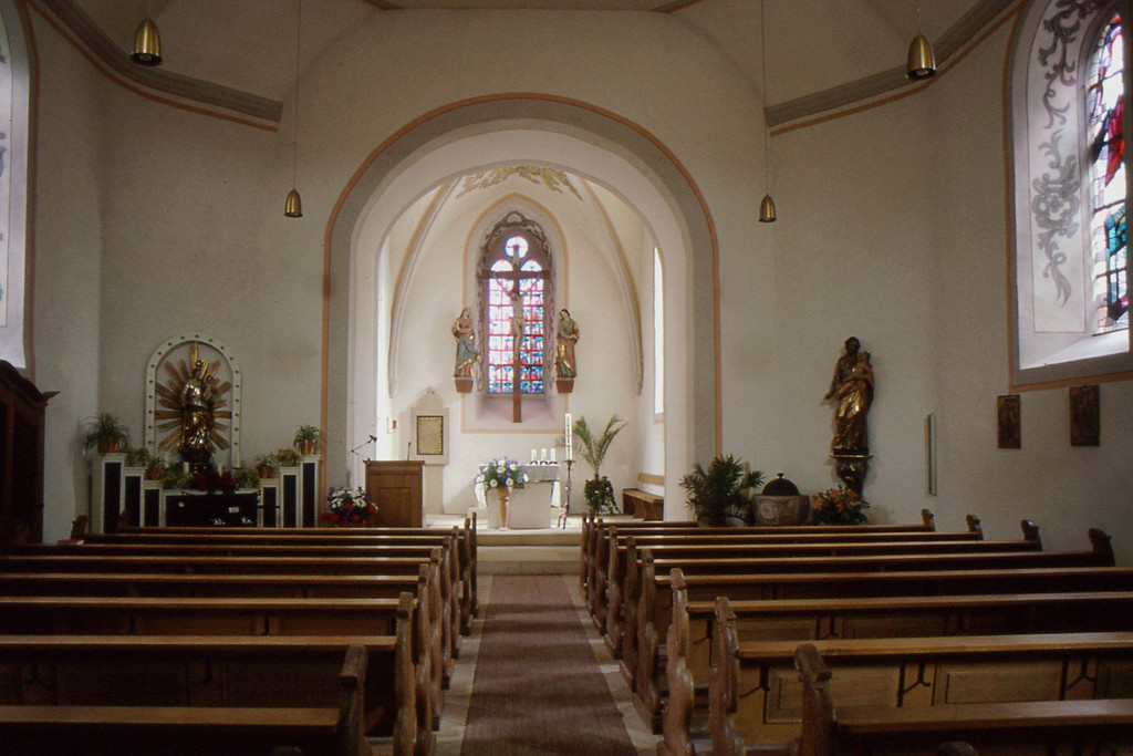 Innenraum der Kirche Maria Himmelfahrt in Dörrebach (1980er Jahre)