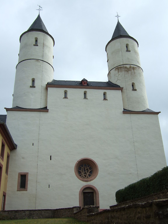 Die Westfront der Kirche von Kloster Steinfeld von Südosten (2013)