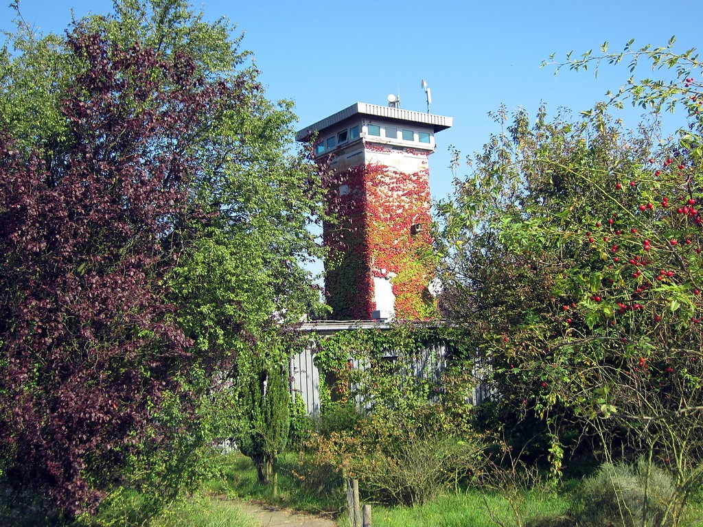 Der "Turmbunker" auf dem Gelände der Langen Foundation (2014)