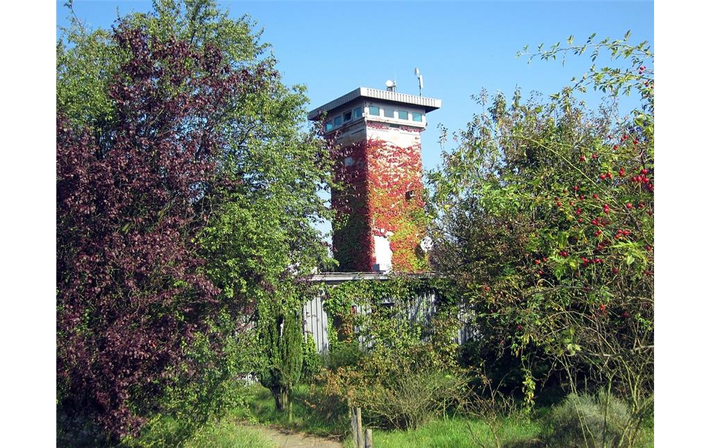 Der "Turmbunker" auf dem Gelände der Langen Foundation (2014)