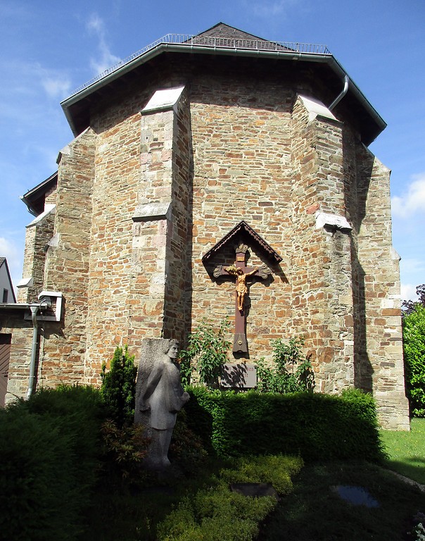 Ostchor der Pfarrkirche St. Joseph in Hürtgenwald-Vossenack (2017).
