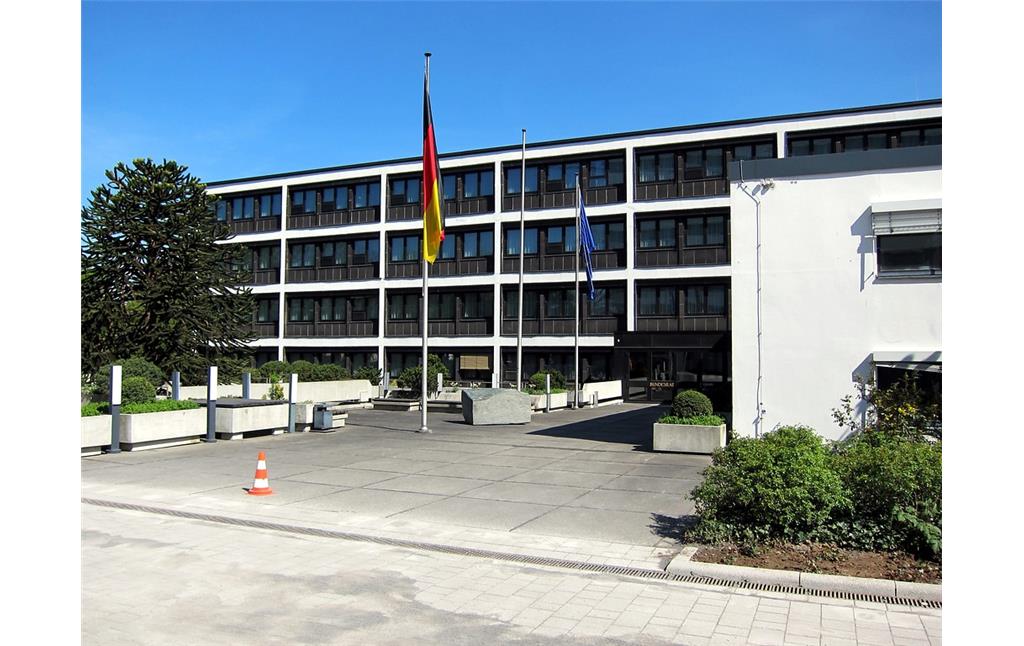 Nördlicher Teilbereich des Bundeshauses am heutigen Platz der Vereinten Nationen im Bonner Regierungsviertel, in dem die Bundesratsverwaltung untergebracht war (2015).