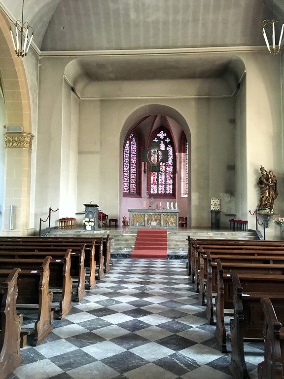 Hauptaltar der katholischen Pfarrkirche St. Martin in Oberlahnstein (2016)