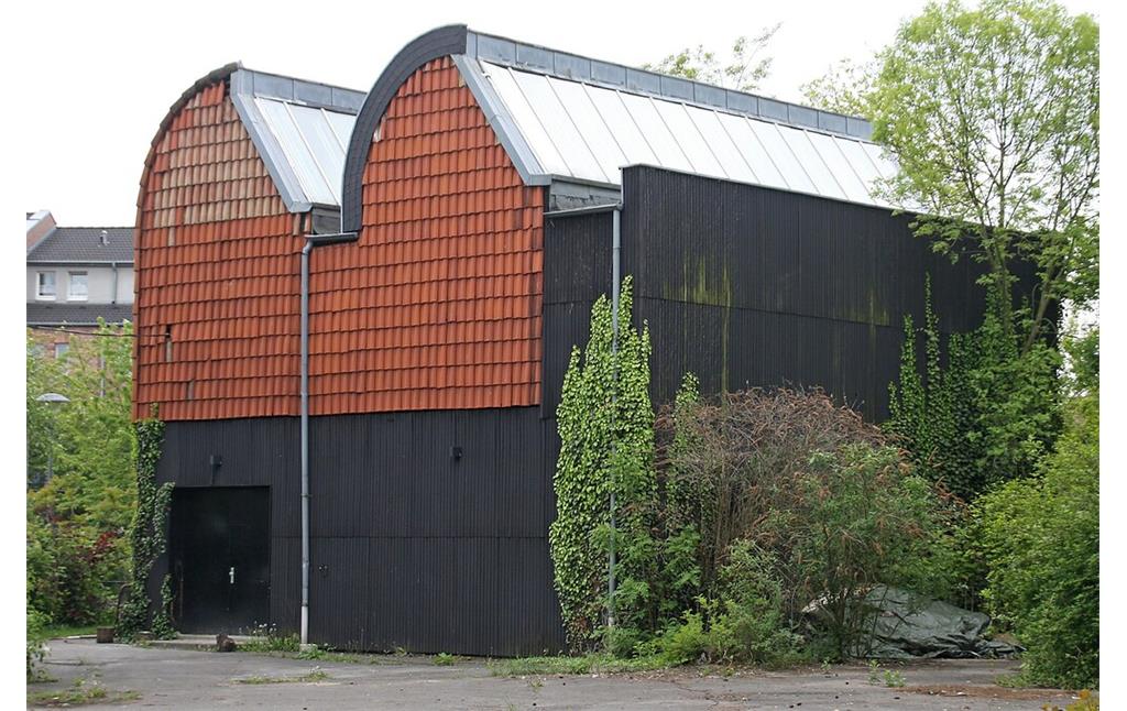 Die Simultanhalle in Köln-Volkhoven/Weiler (2010), ein 1979 erbautes ehemaliges Testbauwerk für das Museum Ludwig in Köln, das seit 1986 als Ausstellungsraum genutzt wird.