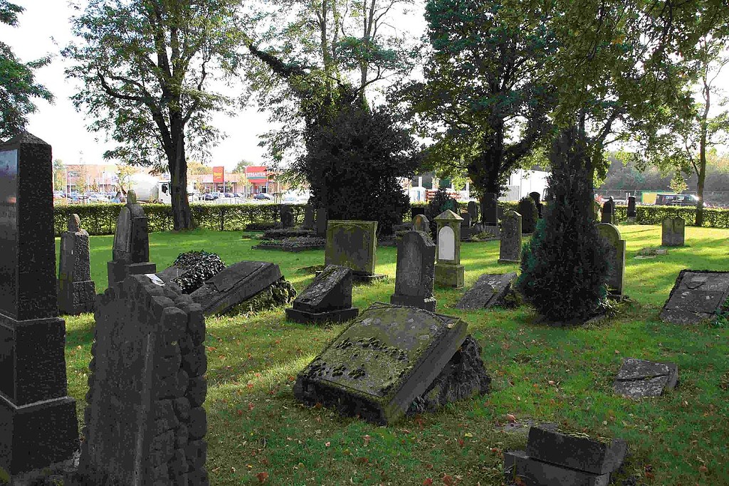Gräberfeld auf dem jüdischen Friedhof "auf dem Bürrig" in Kerpen (2010).