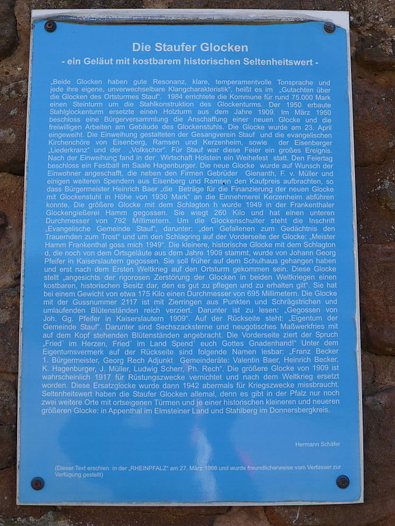 Informationstafel über die Staufer Glocken am Glockenturm in Stauf (2011).