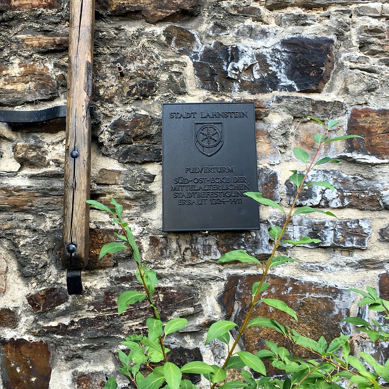 Inschriftentafel am Pulverturm in Oberlahnstein (2016)