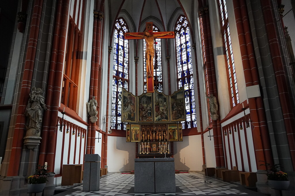 Chorraum der Wallfahrtskirche Sankt Peter und Paul in Kranenburg (2021)