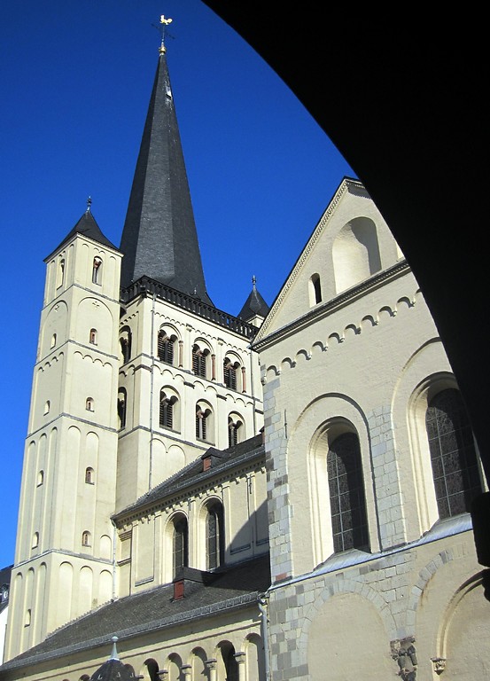 Pfarrkirche St. Nikolaus Brauweiler, Ansicht aus dem Kreuzgang (2012)
