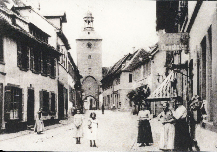 Historisches Foto des Torturms Unteres Stadttor in Kirchheimbolanden (um 1900)