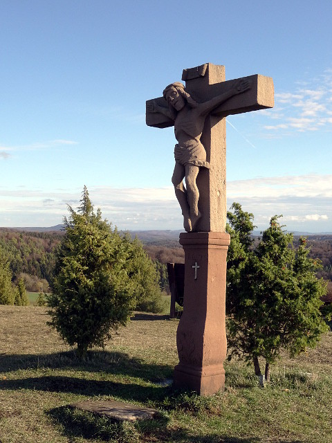 Das Eifelkreuz auf dem Kalvarienberg bei Blankenheim-Alendorf (2018).