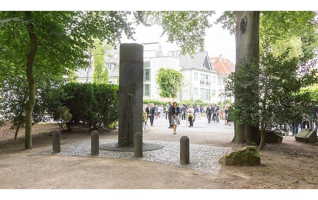 Rückwärtige Ansicht der Gedenkstätte zur Entführung von Hanns Martin Schleyer und der Ermordung seiner vier Begleiter am 5. September 1977 in Köln (2017).