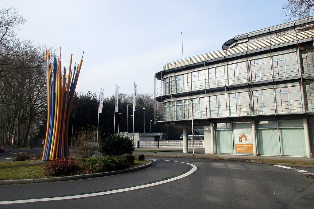 Verwaltungsgebäude der rhenag Rheinische Energie AG am Siegwerk in Siegburg (2017).