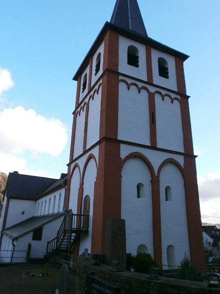 Turm der Pfarrkirche St. Bartholomäus der Propstei Hirzenach in Boppard am Rhein (2014)