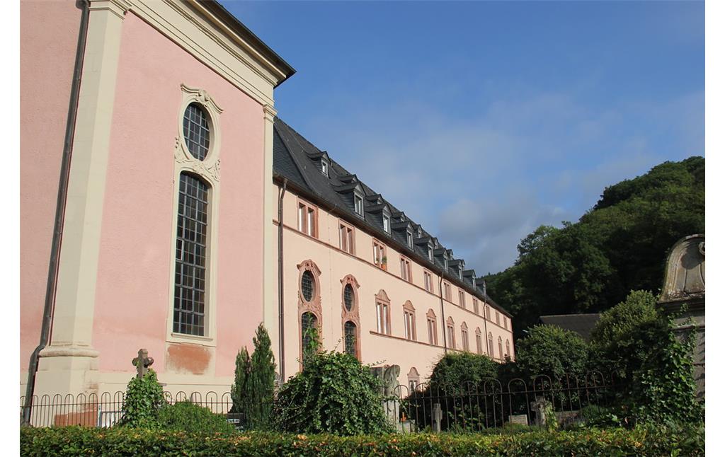 Das Klausurgebäude des Klosters Springiersbach bei Bengel (2015).