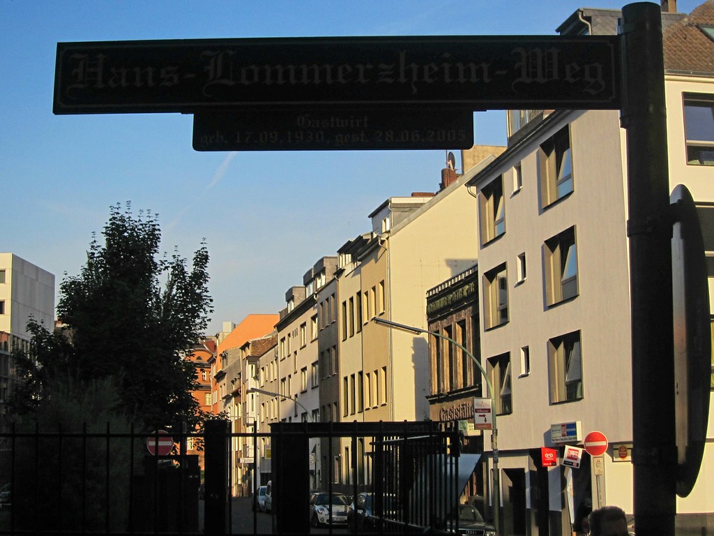 Blick vom Hans-Lommerzheim-Weg in die Siegesstraße in Köln-Deutz (2012).