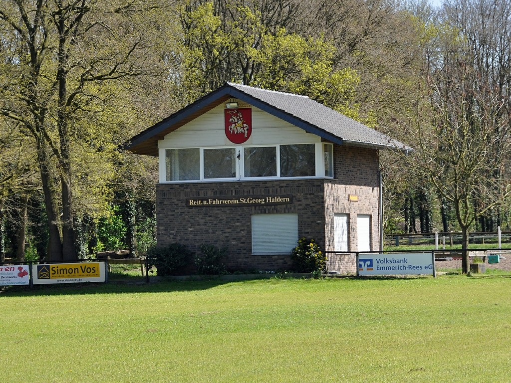 Vereinshaus des Reit- und Fahrvereins am alten Reitplatz in Rees-Haldern (2016).