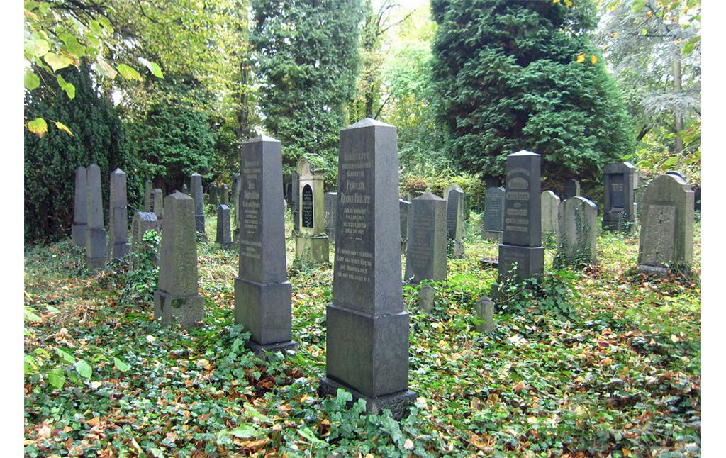 Grabmale auf dem neuen jüdischen Friedhof (Alte Gladbacher Straße) in Krefeld (2014).