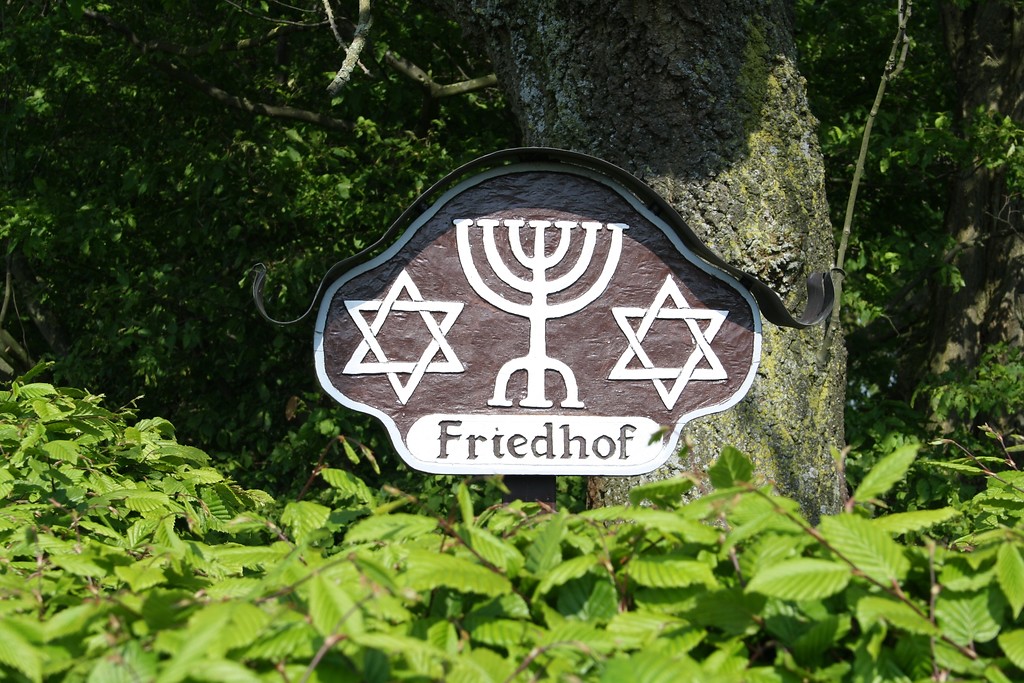 Friedhofschild am jüdischen Friedhof an der Ulrichstraße in Alpen (2014)