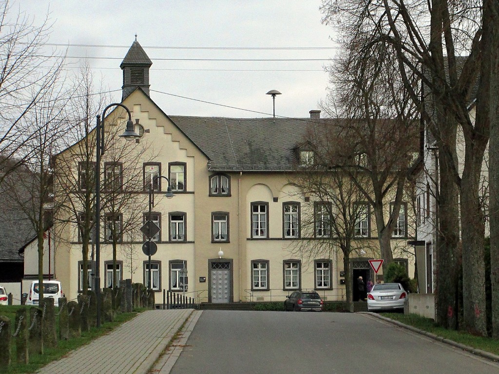 Blick auf die Kaisersescher Alte Schule in der Koblenzer Straße von der Pankratiusstraße aus (2015).