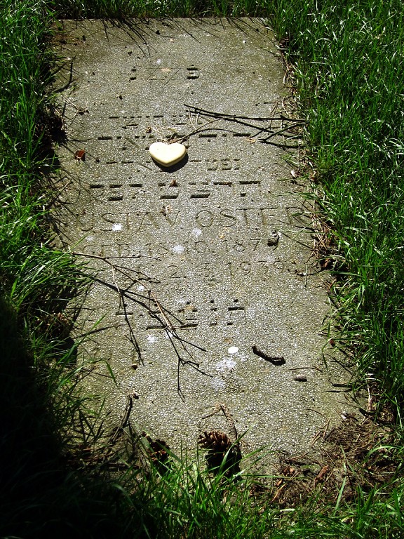 Jüdischer Friedhof Flamersheim, Grabplatte (2012)