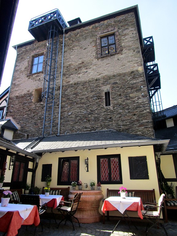 Oberer Burghof der Schönburg Oberwesel (2016): Der Burghof ist heute der Eingang zum Hotel in der Schönburg.