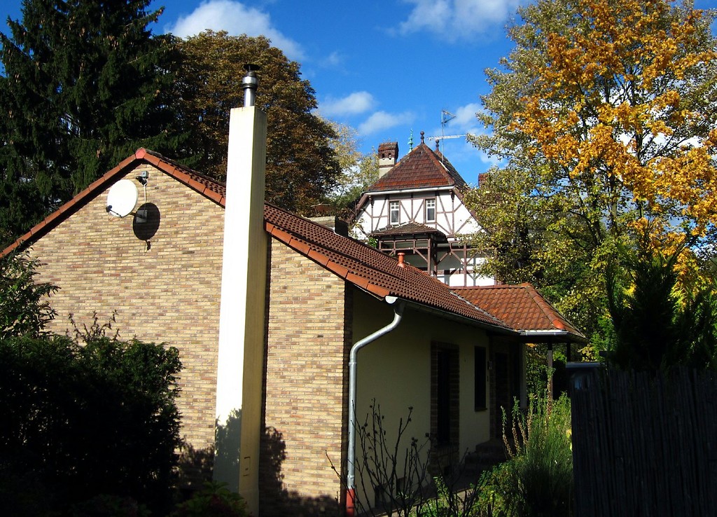 Krefeld, Stadtteil Forstwald: Ältere Villa mit Fachwerk (2011)