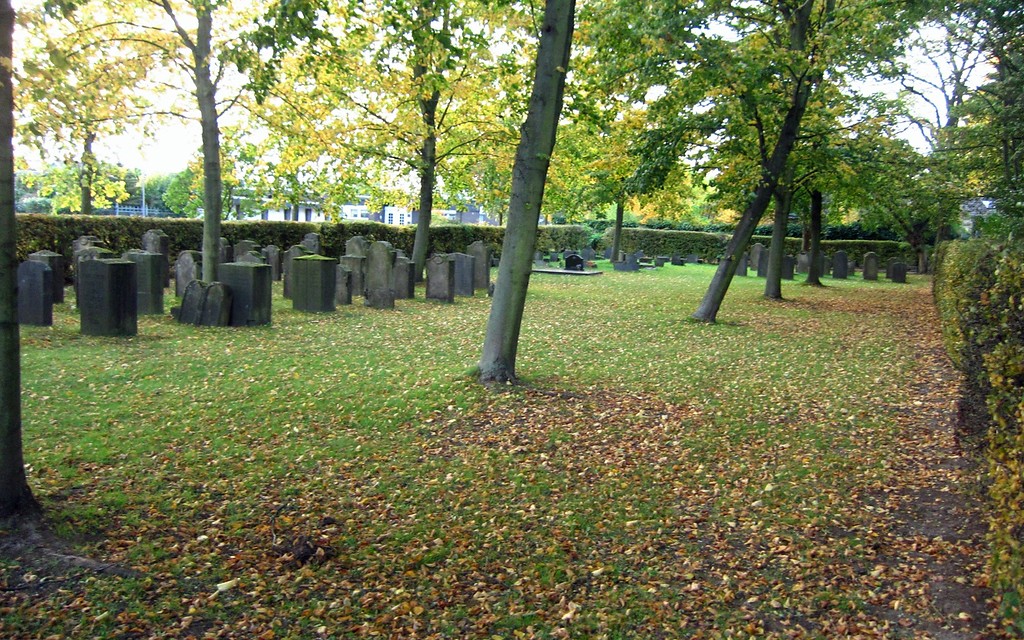 Blick auf das Gräberfeld des Judenfriedhofs am Bertzweg in Willich-Schiefbahn (2013)