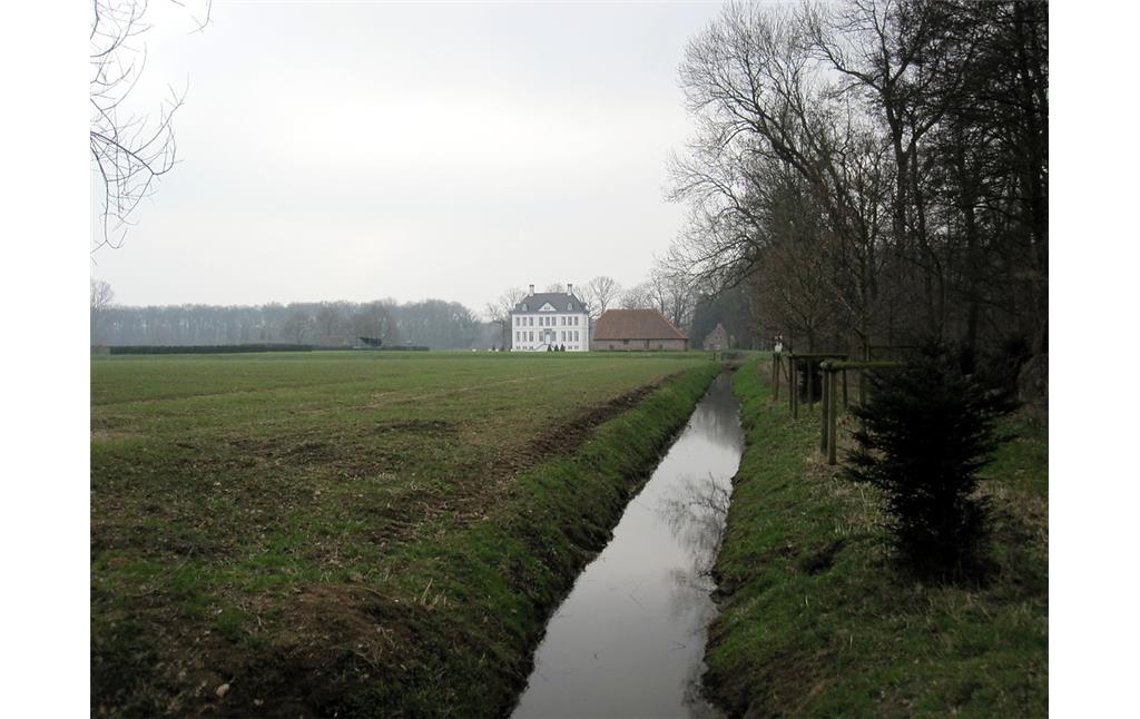Haus Kolk in Uedem von Norden aus gesehen (2011).