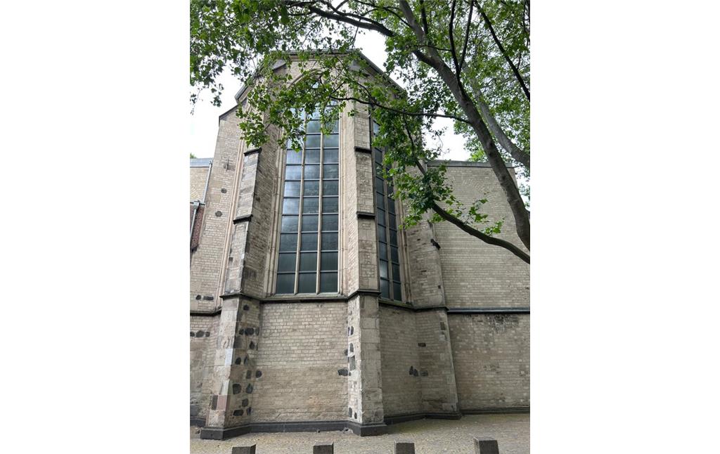 Außenansicht des Kirchenschiffs der Jesuitenkirche Sankt Peter in Köln Altstadt-Süd (2023)