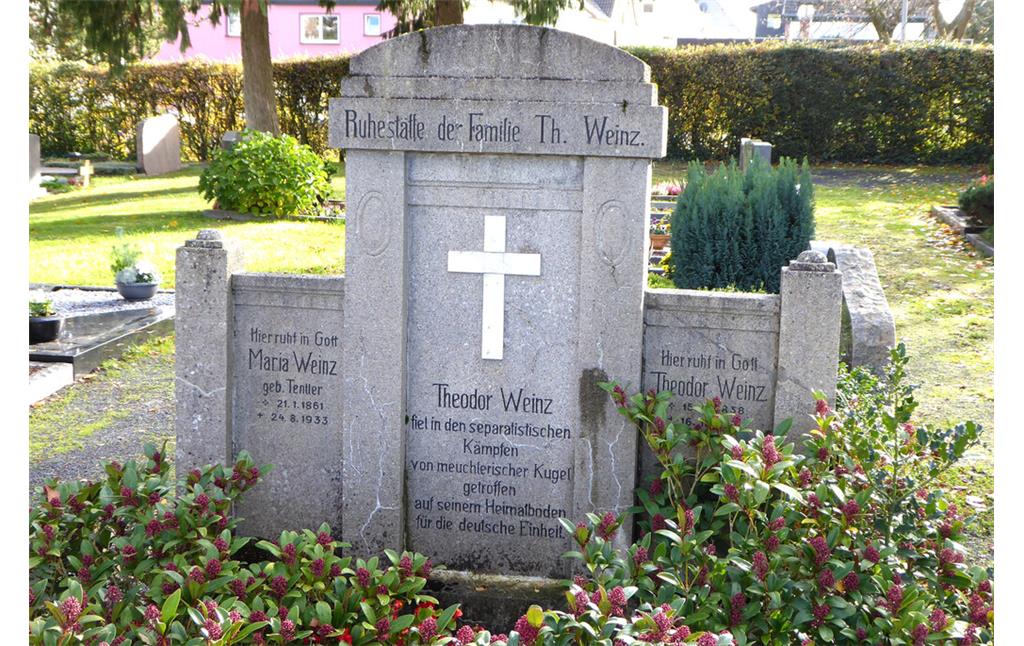 Grabstätte von Theodor Weinz auf dem Friedhof Aegidienberg in Bad Honnef (2010)