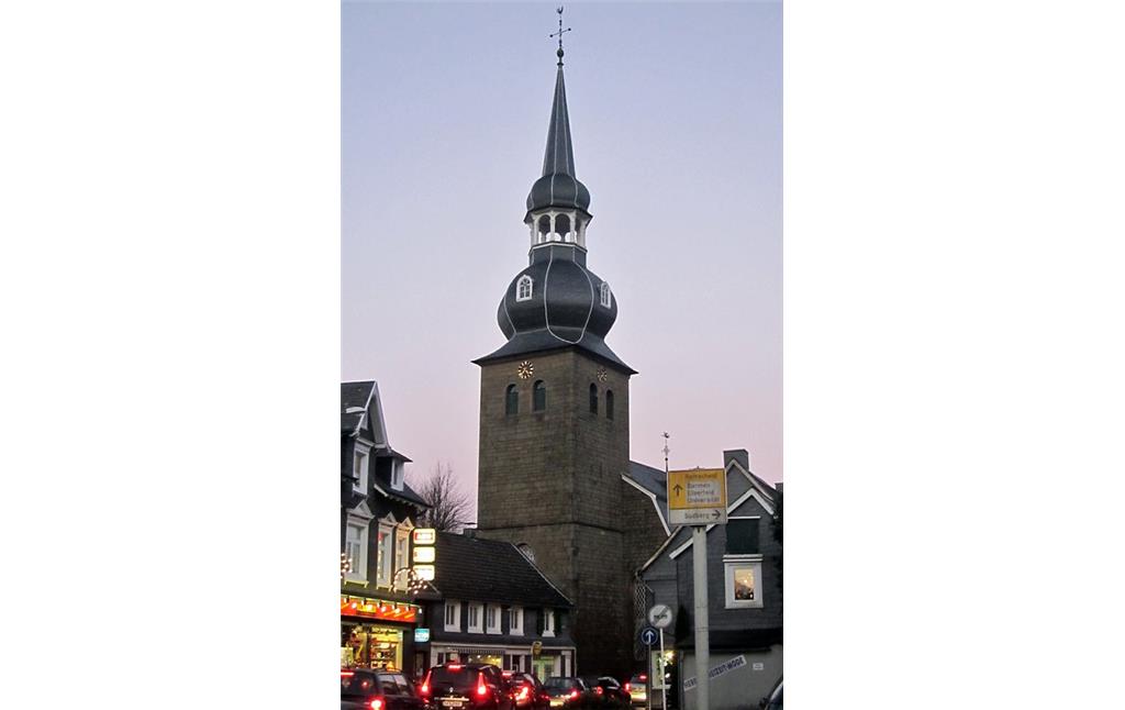 Die reformierte Kirche von 1771 im Ortskern von Wuppertal-Cronenberg (2014).