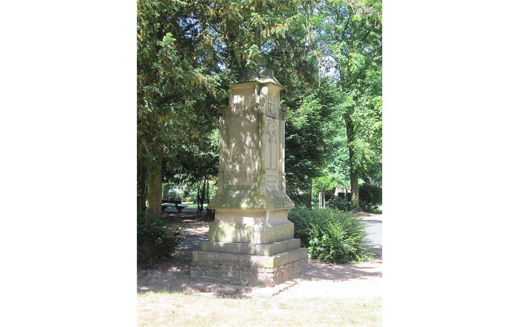 Emmerich, Gisbert-Lensing-Park. Grabdenkmal der Familie von Gimborn (2017)
